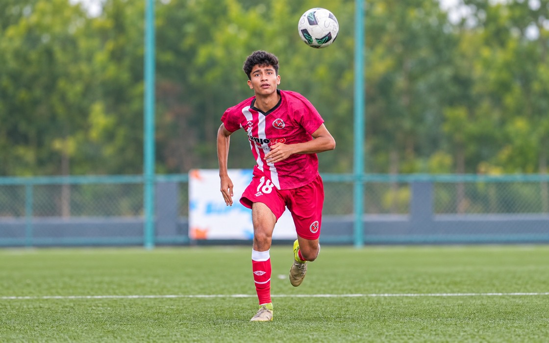 A BBFS player chasing the ball during competitive football